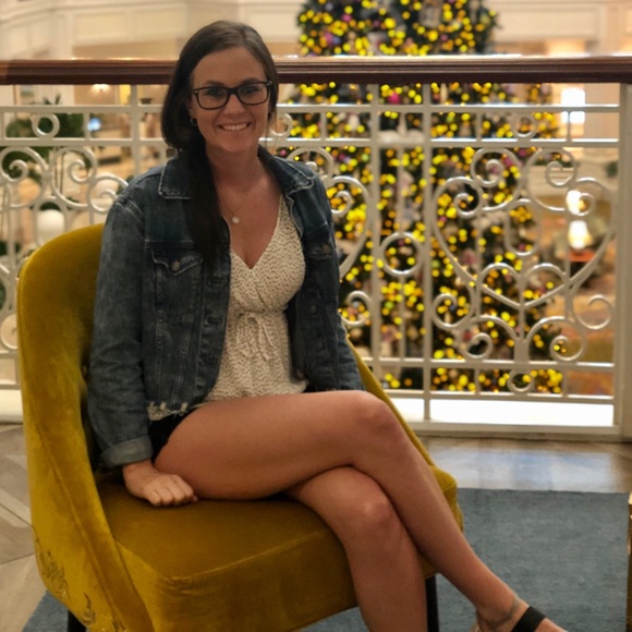 Meet your Posher, Allison - Picture 1 of 2